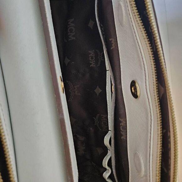 MCM bag, white leather, crossbody/shoulder. - Picture 4 of 10